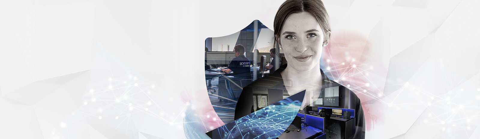 Lächelnde Mitarbeiterin von Axians vor einem Cyber Security symbolisierenden Schild, in welchem arbeitende Spezialisten zu sehen sind.