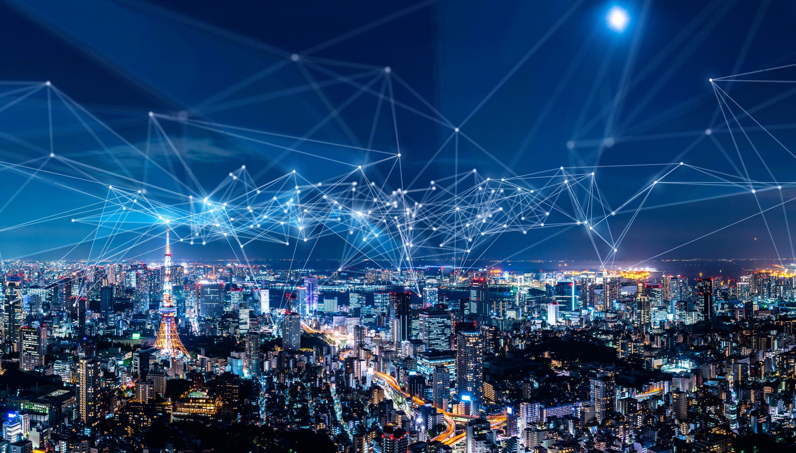 Helle Stadt in Dunkelheit, mit einem futuristischen Datengitter in der Luft